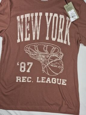 Goodfellow & Co Men's Med. 'New York' Graphic Tee in Cayenne/Rust